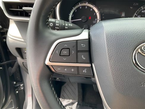 Used 2024 Toyota Highlander XLE image 8