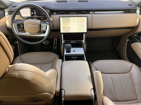Used 2025 Land Rover Range Rover Long Wheelbase SE image 11