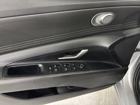 Used 2021 Hyundai Elantra SEL w/ Convenience + Premium Package FWD image 11