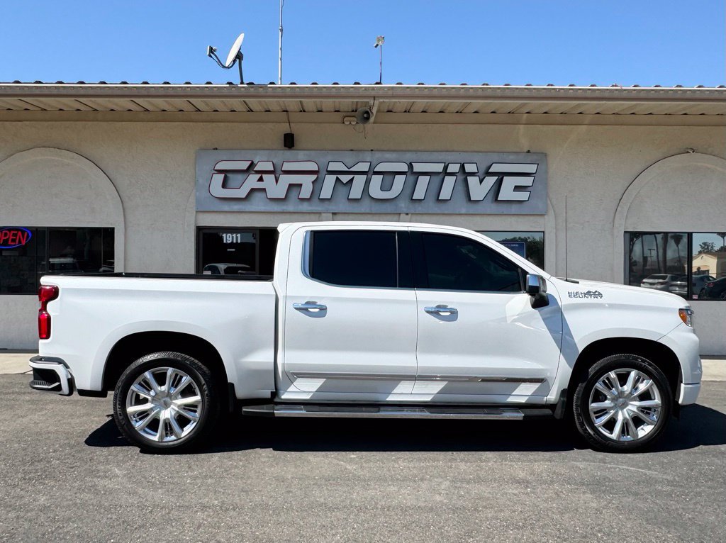 Used 2022 Chevrolet Silverado 1500 High Country w/ High Country Premium Package AWD/4WD image 3