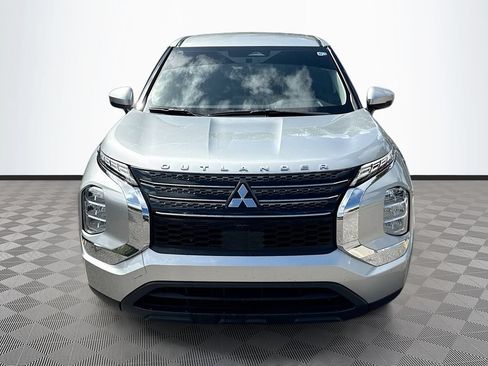 Used 2024 Mitsubishi Outlander ES FWD image 2
