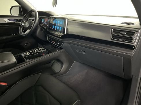 Used 2024 Volkswagen Atlas Cross Sport SE AWD/4WD image 28