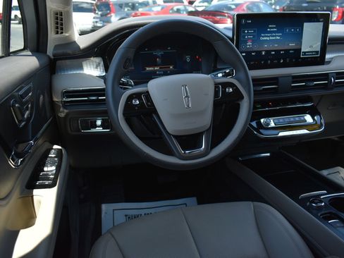 Used 2023 Lincoln Corsair AWD w/ Equipment Group 101A image 18