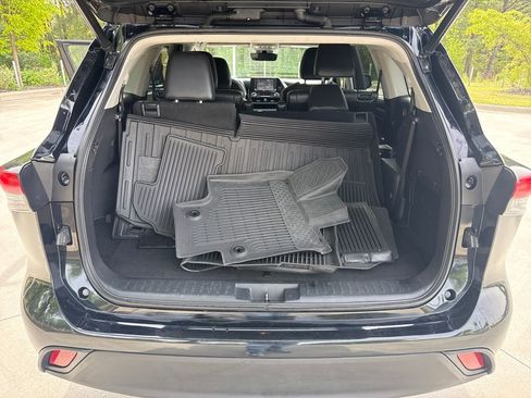 Used 2022 Toyota Highlander XLE image 31