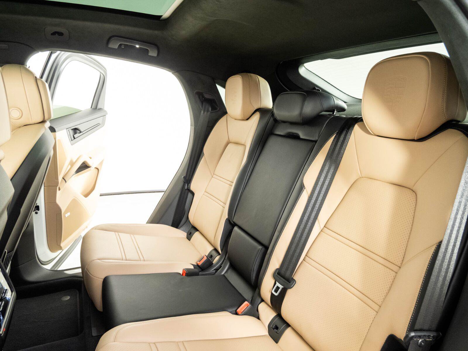 Certified 2026 Porsche Cayenne GTS AWD/4WD image 22