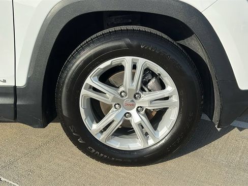 Used 2024 GMC Terrain SLE FWD image 15