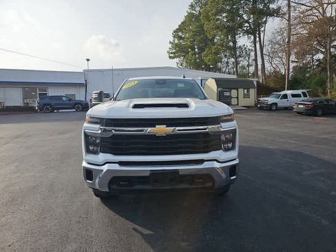 Used 2024 Chevrolet Silverado 2500 LT image 9