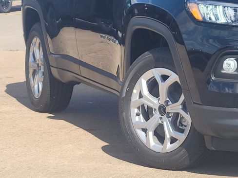 New 2026 Jeep Compass Latitude AWD/4WD image 11