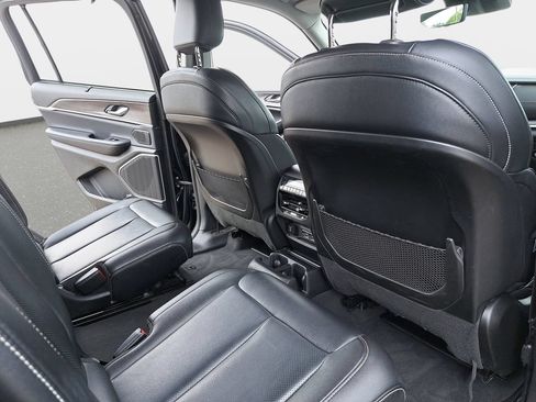 Certified 2023 Jeep Grand Cherokee L Limited w/ Luxury Tech Group II AWD/4WD image 12