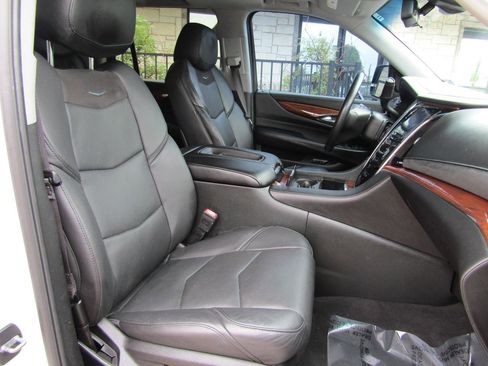 Used 2017 Cadillac Escalade Luxury w/ LPO, Radiant Package RWD image 13