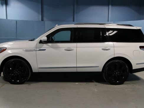 Used 2024 Lincoln Navigator Reserve image 32