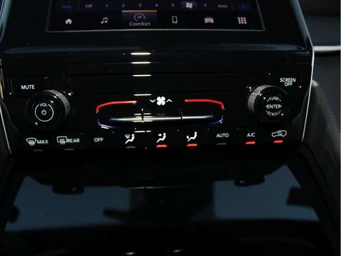 New 2025 Jeep Grand Cherokee L Laredo image 19