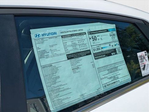 New 2025 Hyundai Elantra Limited image 24