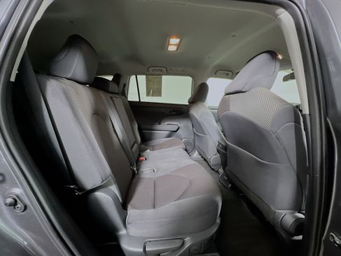 Used 2023 Toyota Highlander LE image 33