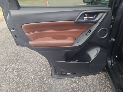 Used 2018 Subaru Forester 2.5i Touring AWD/4WD image 32