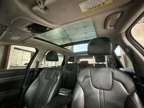 Used 2021 Kia Sorento S w/ Panoramic Sunroof Package AWD/4WD image 16