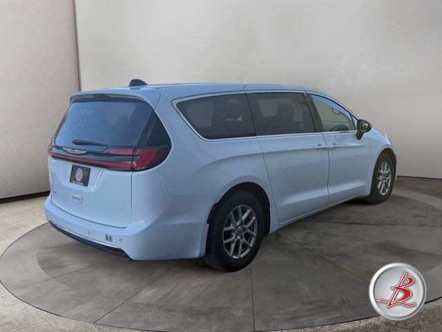 Used 2023 Chrysler Pacifica Touring-L FWD image 7