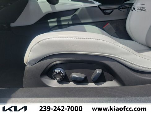 Used 2022 Chevrolet Corvette Stingray Preferred Conv w/ Z51 Performance Package RWD image 15