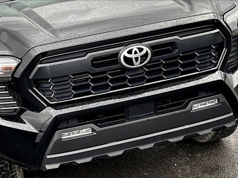 Used 2025 Toyota Tacoma TRD Off-Road image 29