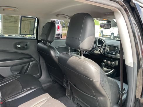 Used 2018 Jeep Compass Latitude FWD image 25