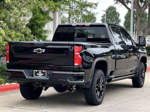Used 2025 Chevrolet Silverado 2500 LTZ w/ LTZ Plus Package AWD/4WD image 4