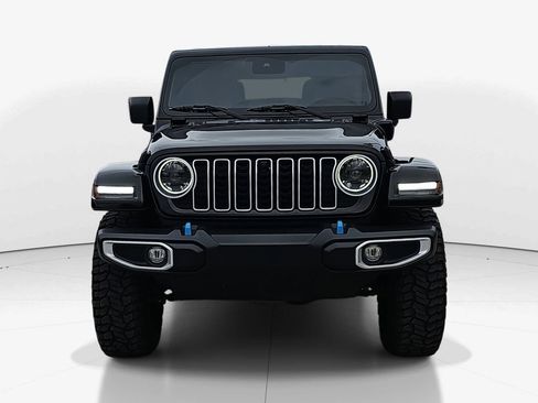 Used 2024 Jeep Wrangler Unlimited Sahara w/ Technology Group image 11