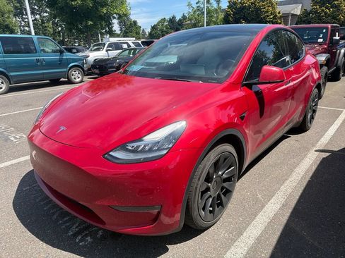 Used 2022 Tesla Model Y Long Range AWD/4WD image 3