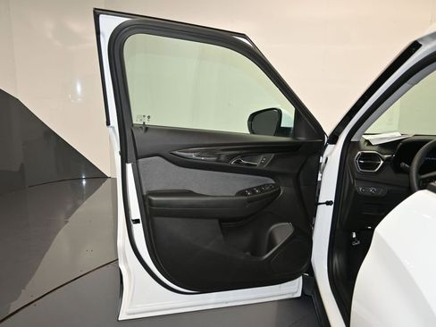 Certified 2025 Chevrolet TrailBlazer LT FWD image 11