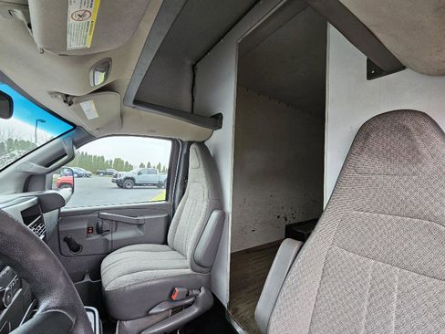 Used 2018 Chevrolet Express 3500 w/ Driver Convenience Package image 20