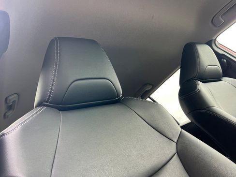 Certified 2023 Toyota Corolla Cross XLE image 21