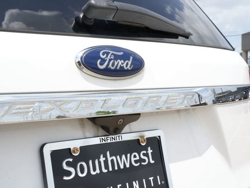 Used 2018 Ford Explorer XLT FWD image 20