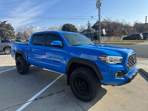 Used 2021 Toyota Tacoma TRD Off-Road image 3