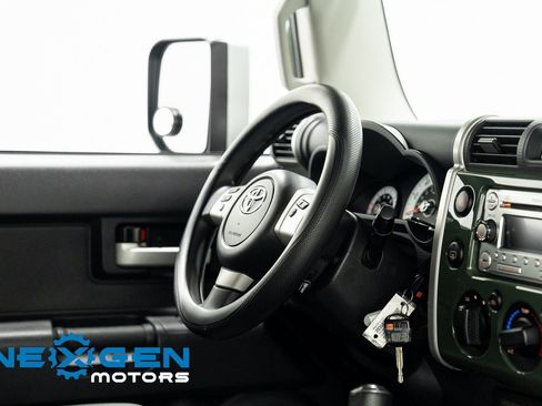 Used 2014 Toyota FJ Cruiser 4WD image 36