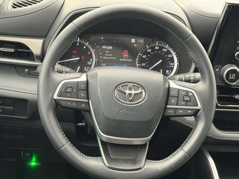 Used 2022 Toyota Highlander XLE FWD image 10