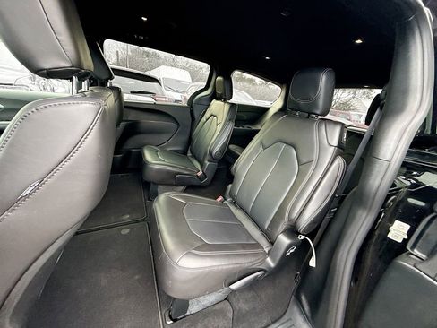Used 2026 Chrysler Pacifica Select image 27