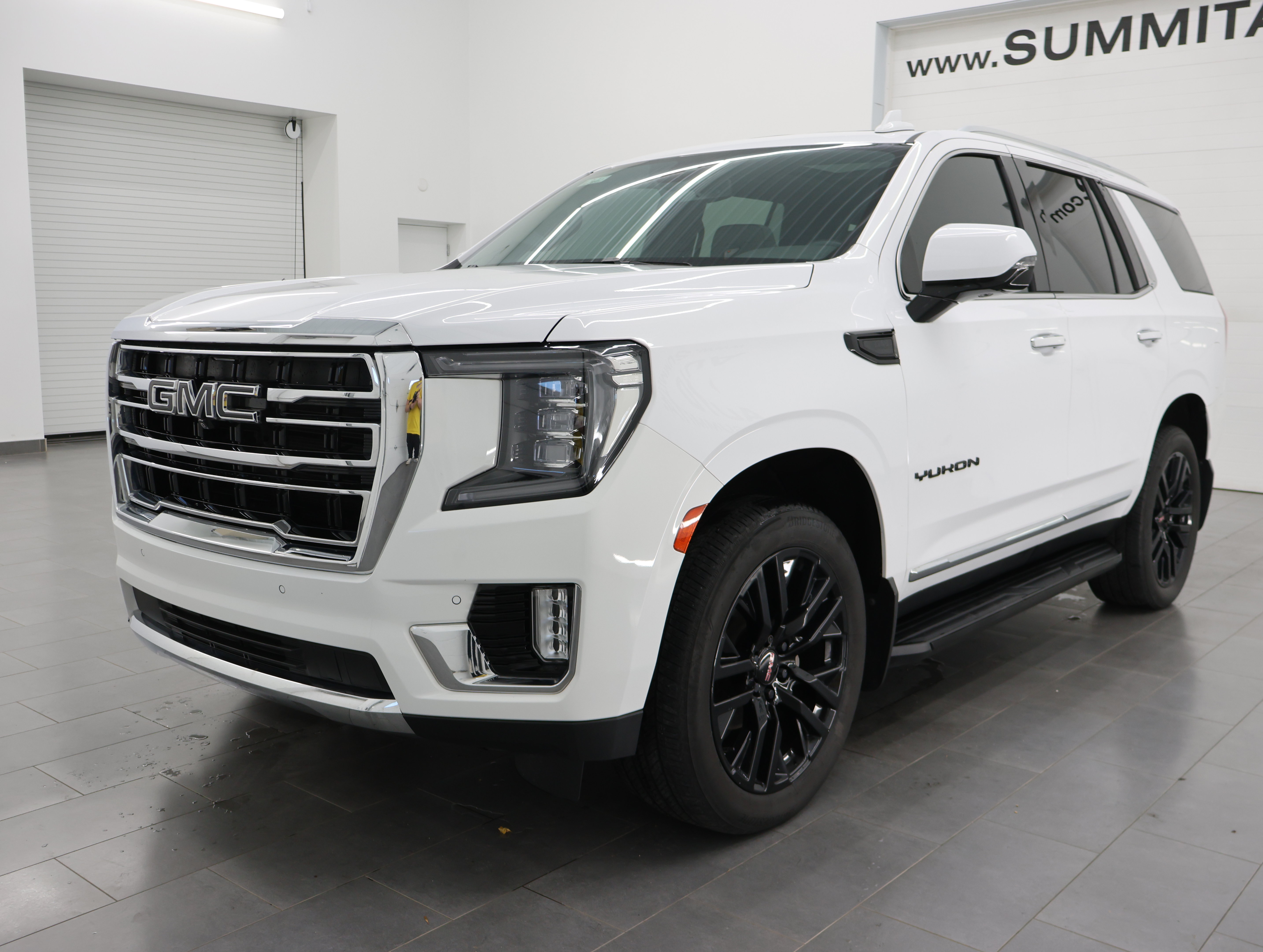 Used 2023 GMC Yukon SLT AWD/4WD image 7
