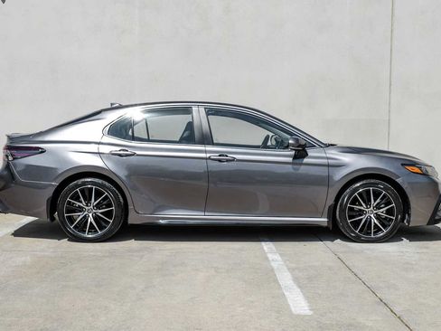 Used 2023 Toyota Camry SE w/ Convenience Package image 5