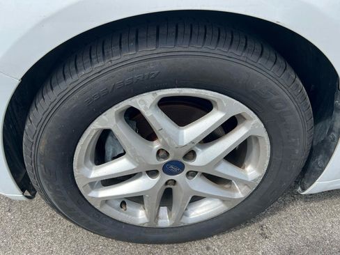 Used 2016 Ford Fusion SE w/ Equipment Group 202A FWD image 2