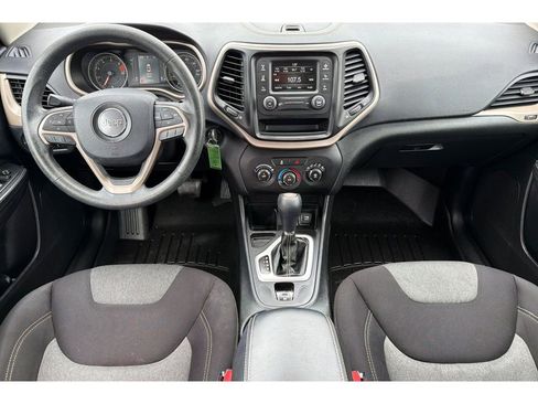 Used 2016 Jeep Cherokee Sport FWD image 15