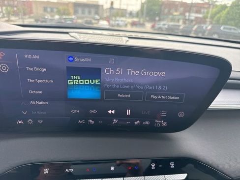 Used 2025 Buick Enclave Sport Touring w/ Super Cruise Package AWD/4WD image 21