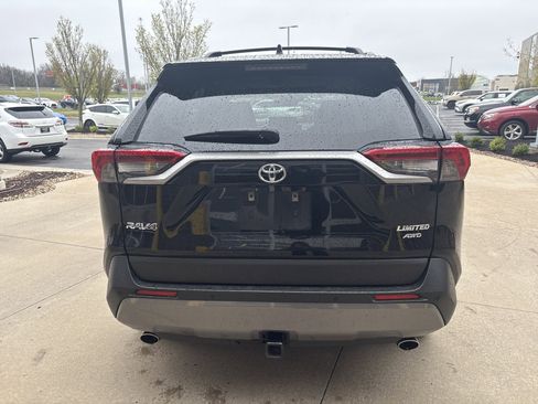 Used 2021 Toyota RAV4 Limited image 9