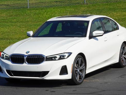 Used 2023 BMW 330i Sedan w/ Premium Package RWD image 5