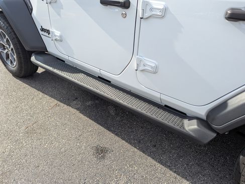 Used 2024 Jeep Wrangler Sport S image 28