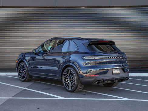 Certified 2026 Porsche Cayenne image 3