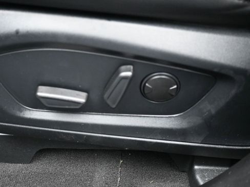 Used 2023 Ford Explorer XLT w/ Equipment Group 202A image 6