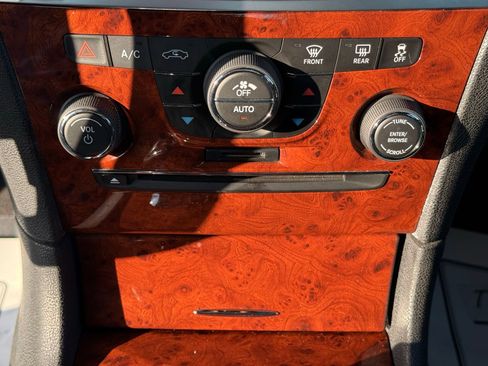 Used 2014 Chrysler 300 image 21