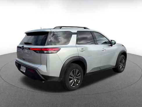 Used 2025 Nissan Pathfinder SV image 15