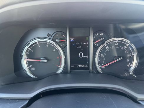 Used 2022 Toyota 4Runner TRD Off-Road AWD/4WD image 12