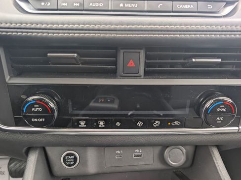 Used 2023 Nissan Rogue SV AWD/4WD image 18