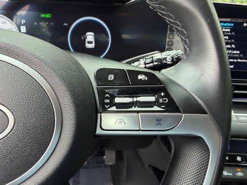 Used 2025 Hyundai Elantra SEL image 24